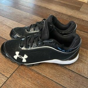 Youth size 2.5 cleats